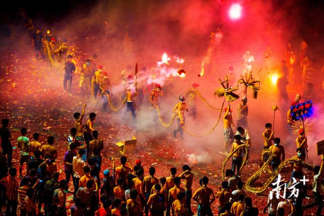 星子舞火龍。潘賢強(qiáng) 攝