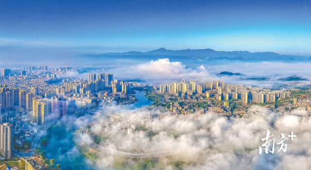 清遠連州以奮斗為筆，加快打造“粵湘桂區(qū)域性中心城市”。丘貴星 攝