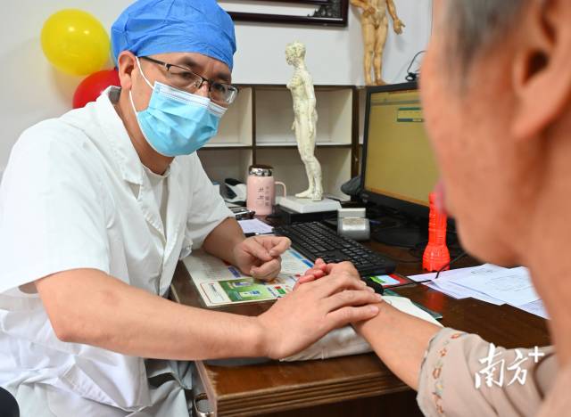 連州公立醫(yī)療機構(gòu)實施一次掛號管三天。黃津 攝