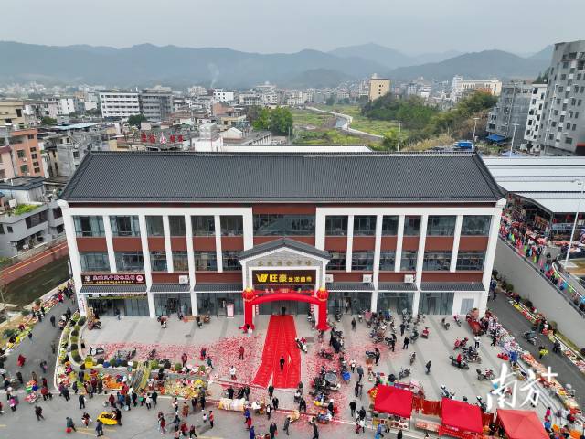 新建的東陂綜合市場(chǎng)投資2800萬元，占地面積約14000平方米。