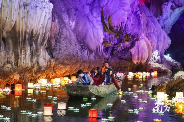 明燈載愿活動。