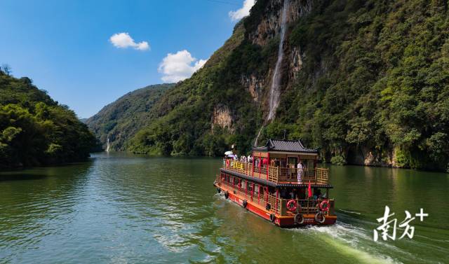 暢游湟川三峽。