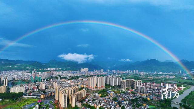 連州鎮(zhèn)確定“一二三五九”工作思路，力爭(zhēng)各項(xiàng)工作走在前列。邵海庭 攝