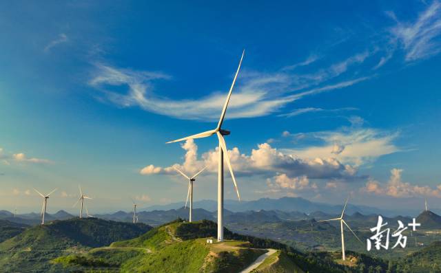 大路邊鎮(zhèn)力爭(zhēng)將風(fēng)電、光伏等新能源產(chǎn)業(yè)打造成經(jīng)濟(jì)發(fā)展新增長(zhǎng)極。陳天優(yōu) 攝