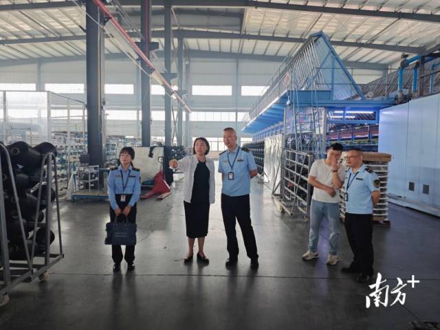 服務(wù)團隊深入企業(yè)一線指導(dǎo)數(shù)據(jù)知識產(chǎn)權(quán)保護工作。